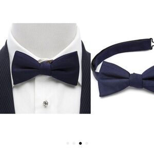 NAVY Solid Silk Bow Tie
or 4 interest-free payments of $13.75